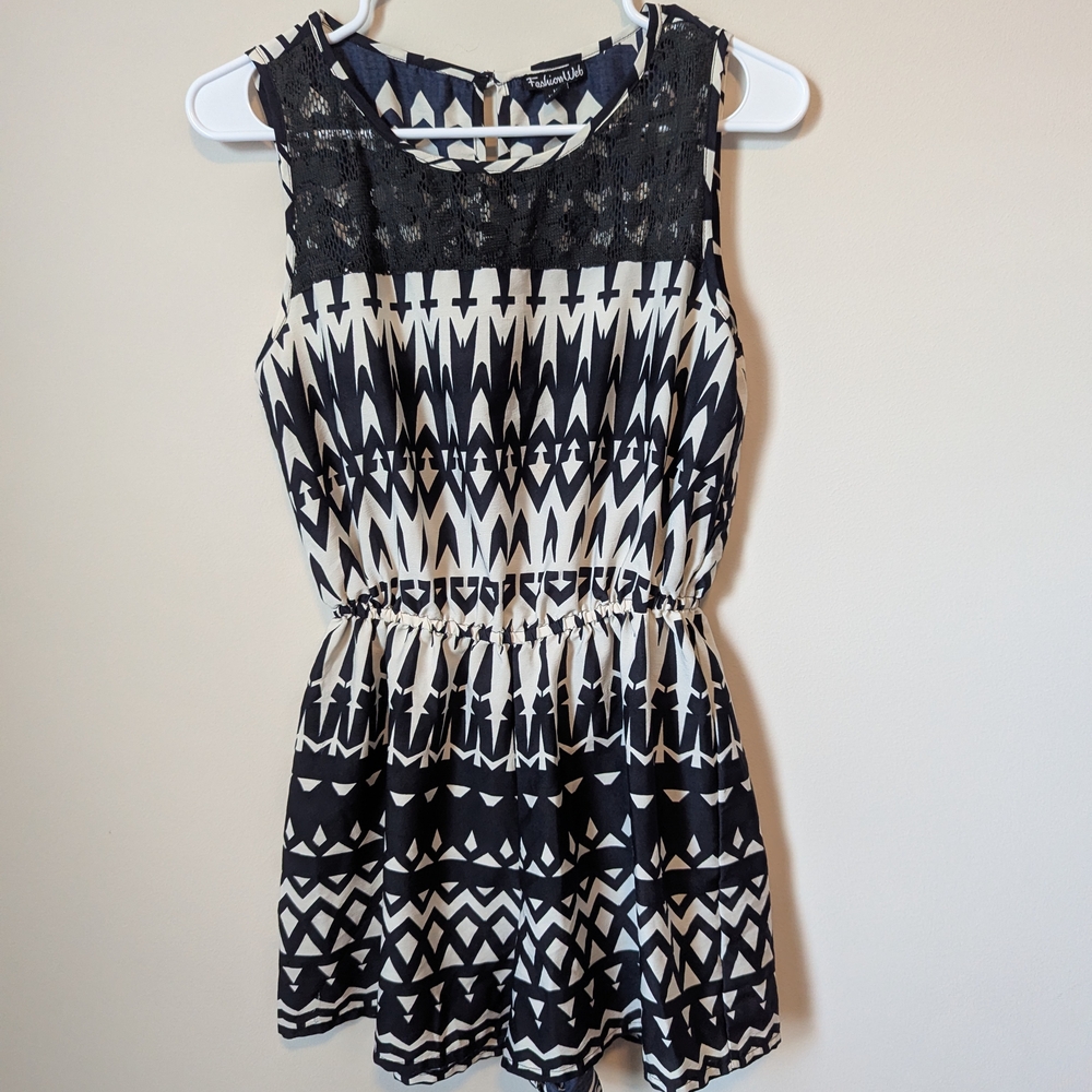 Stylish Black and Cream Geometric Mini Dress Sz Med